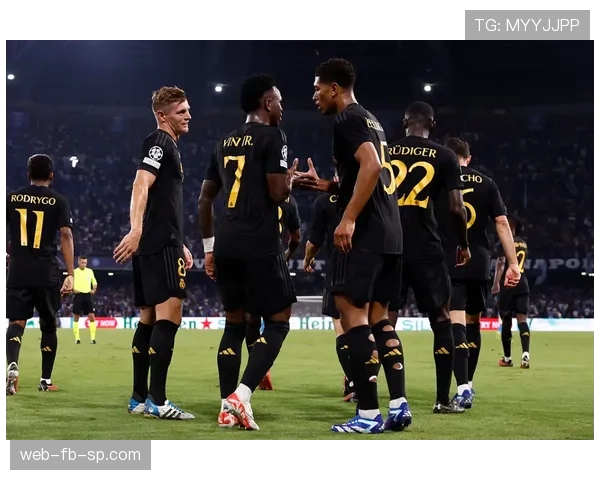 萨卡与维尼修斯：左右边锋角色定位与表现差异分析