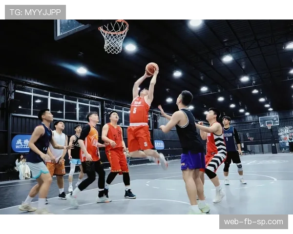 篮球规则解读：如何精准判断空中对抗是否犯规？