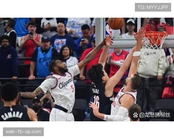 防守犯规和进攻犯规区别解析及判罚标准举例说明